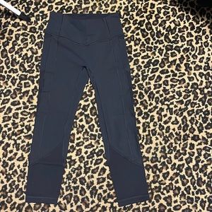 Black Lululemon compression leggings size 6, 28in